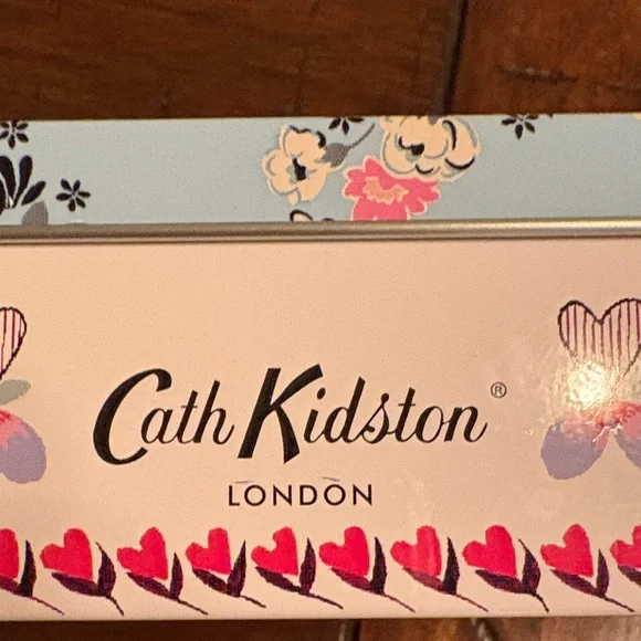 Cath Kidston Honeysuckle & Cornflowers Hand Cream in Decorative Tin - Picture 2 of 5